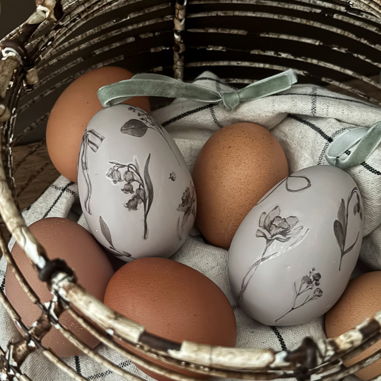 Hanging Easter Egg Decoration